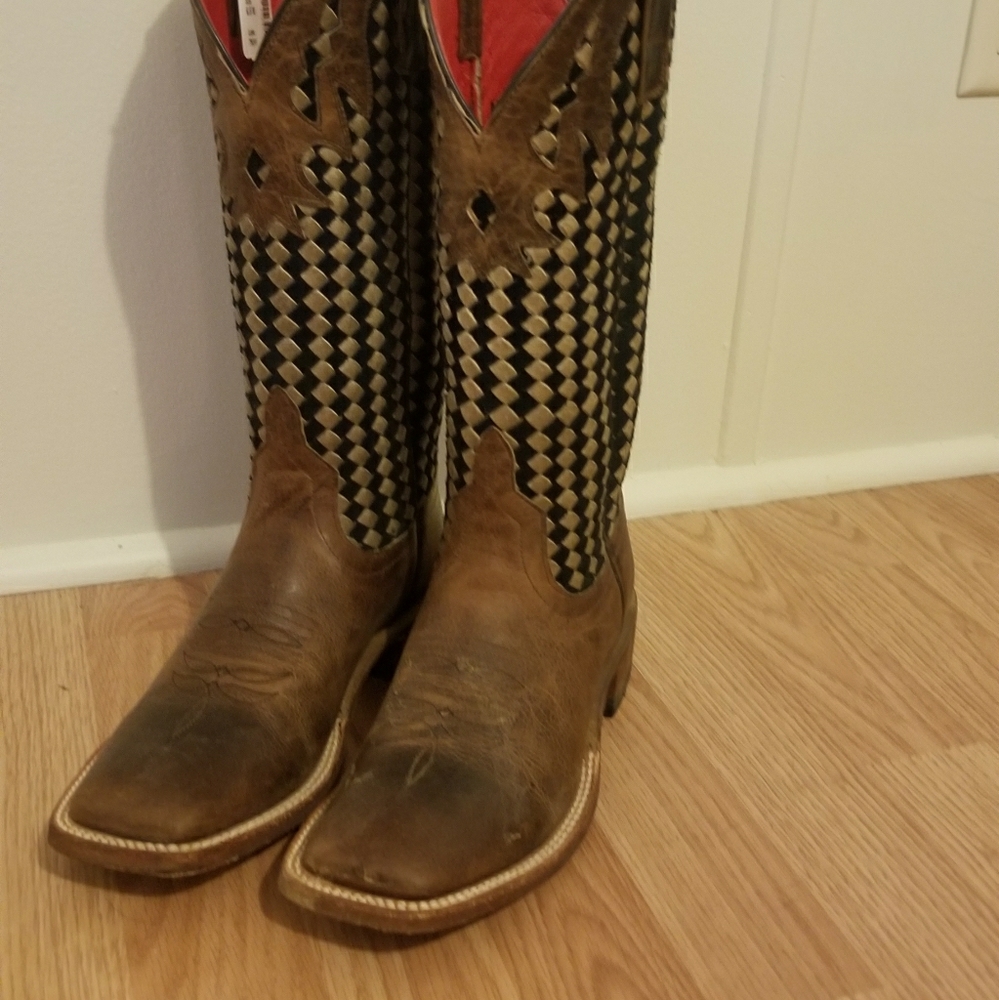 Macie Bean womens boot NWT